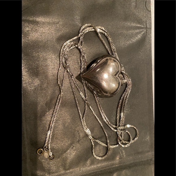 Les Bernard Inc necklace with heart charm - Picture 1 of 7